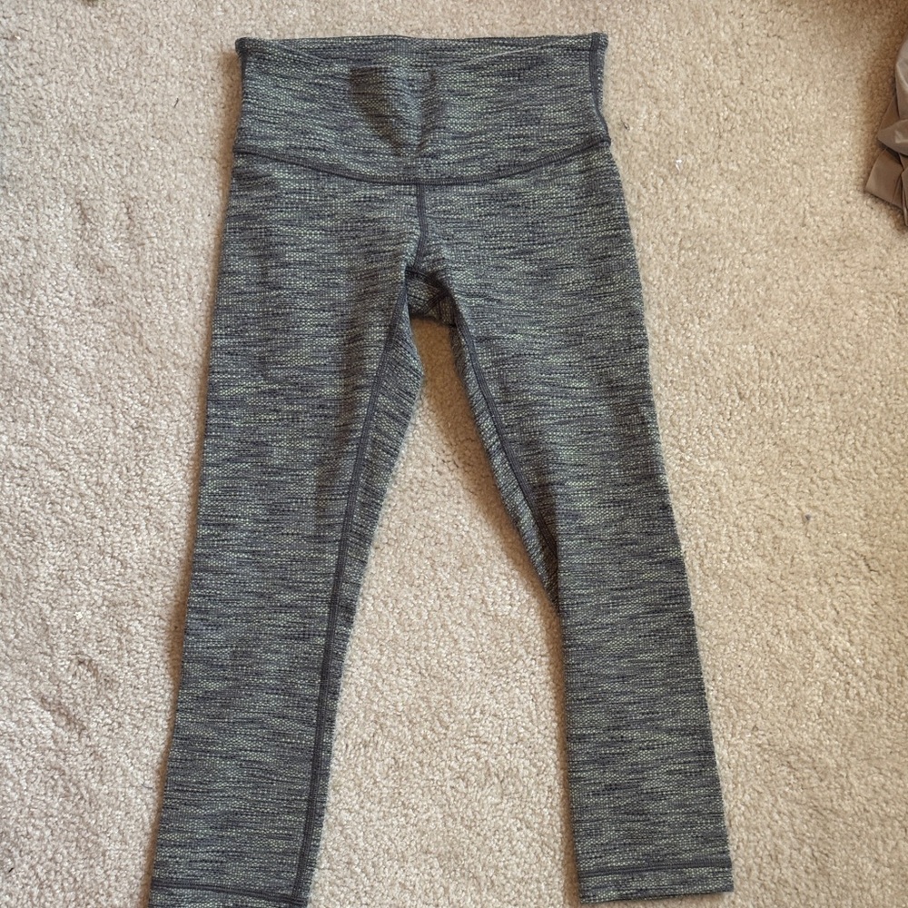 Lululemon size 2 cropped leggings